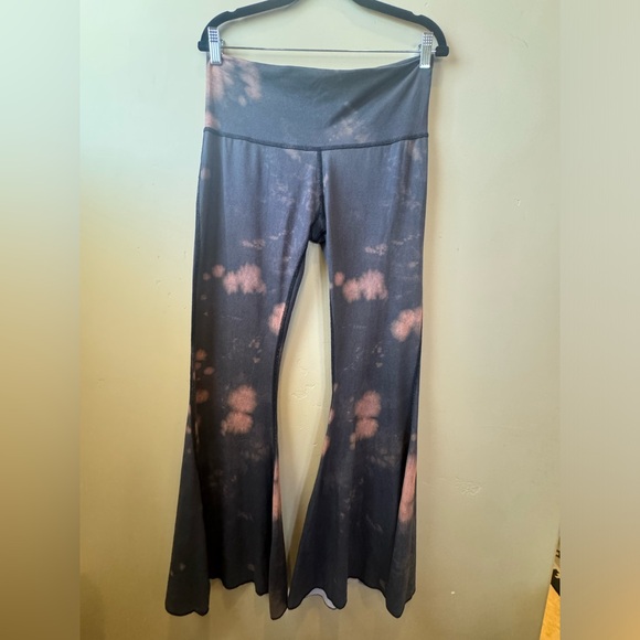 Teeki size large RARE bell bottom flare leggings! - Picture 3 of 4